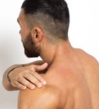 כתף אל כתף: פריקה של מפרק הכתף