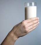 האם חלב עיזים בריא יותר?