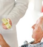 טיפול סיעודי בבית (אילוסטרציה shutterstock) טיפול סיעודי בבית (אילוסטרציה shutterstock)