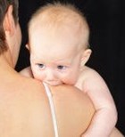 'טלטול תינוקות יכול לגרום למוות' 'טלטול תינוקות יכול לגרום למוות'